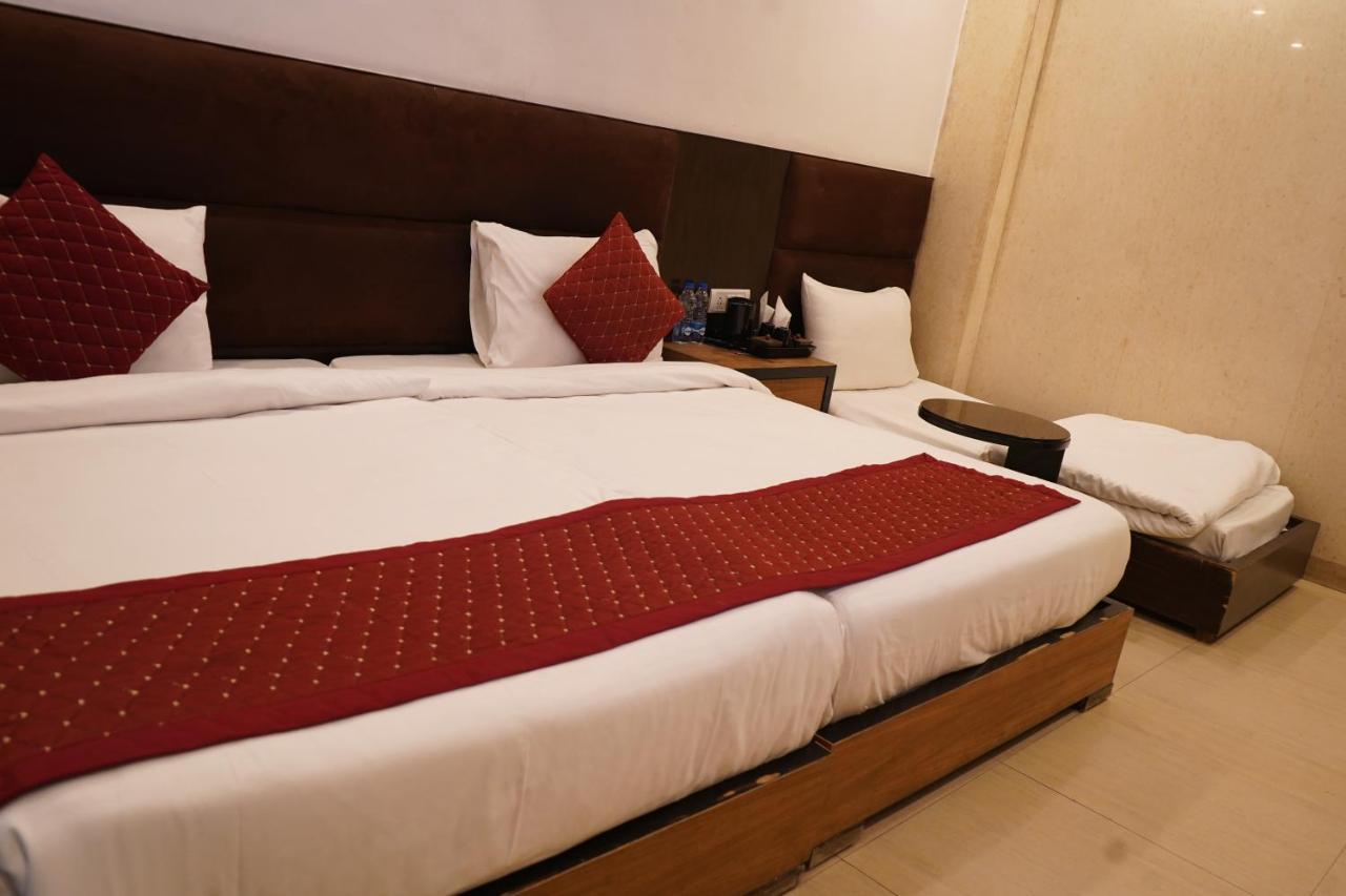 Hotel O Delhi, Near Karol Bagh Main Market And Metro Station نيودلهي المظهر الخارجي الصورة