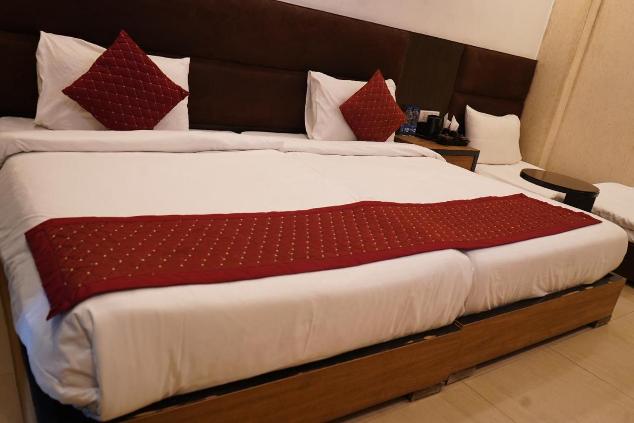 Hotel O Delhi, Near Karol Bagh Main Market And Metro Station نيودلهي المظهر الخارجي الصورة