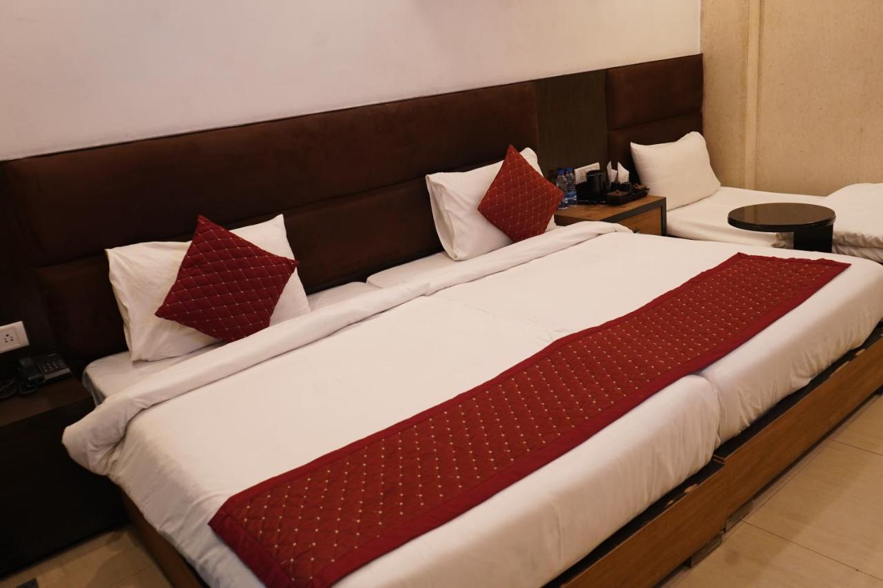 Hotel O Delhi, Near Karol Bagh Main Market And Metro Station نيودلهي المظهر الخارجي الصورة