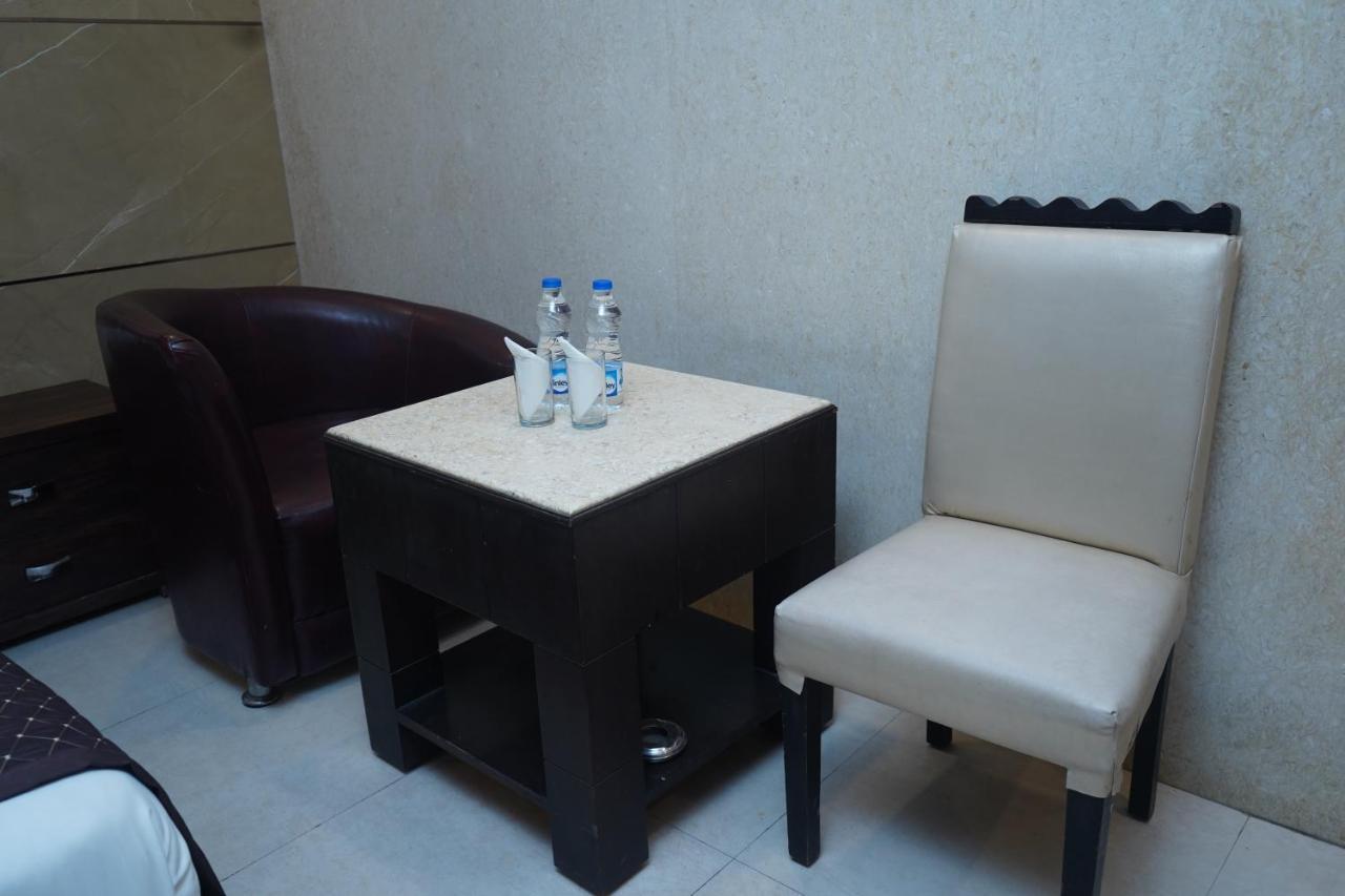 Hotel O Delhi, Near Karol Bagh Main Market And Metro Station نيودلهي المظهر الخارجي الصورة
