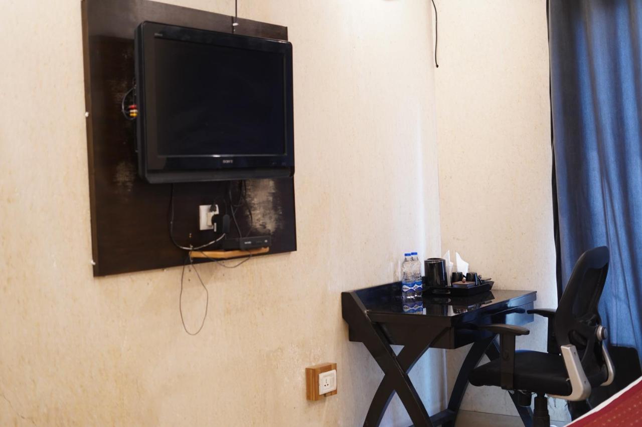 Hotel O Delhi, Near Karol Bagh Main Market And Metro Station نيودلهي المظهر الخارجي الصورة