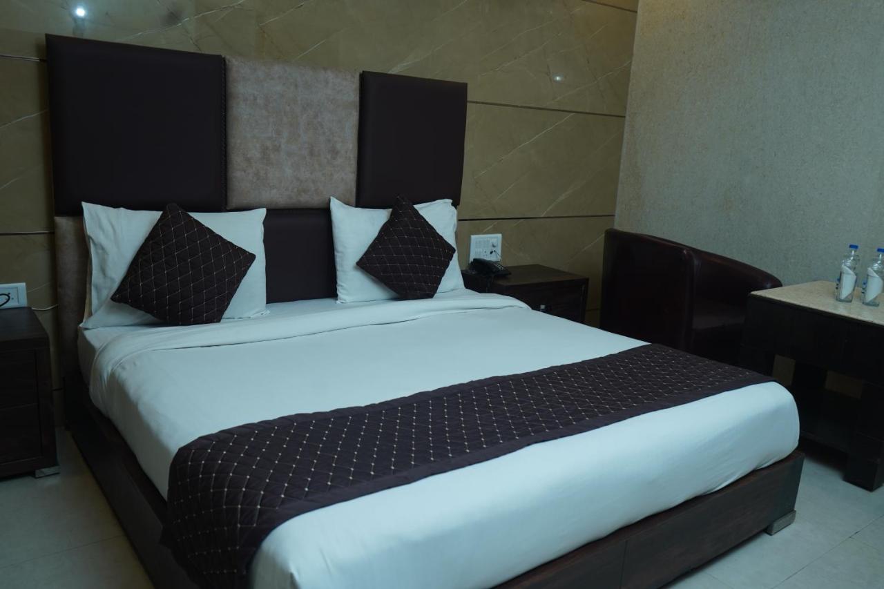 Hotel O Delhi, Near Karol Bagh Main Market And Metro Station نيودلهي المظهر الخارجي الصورة