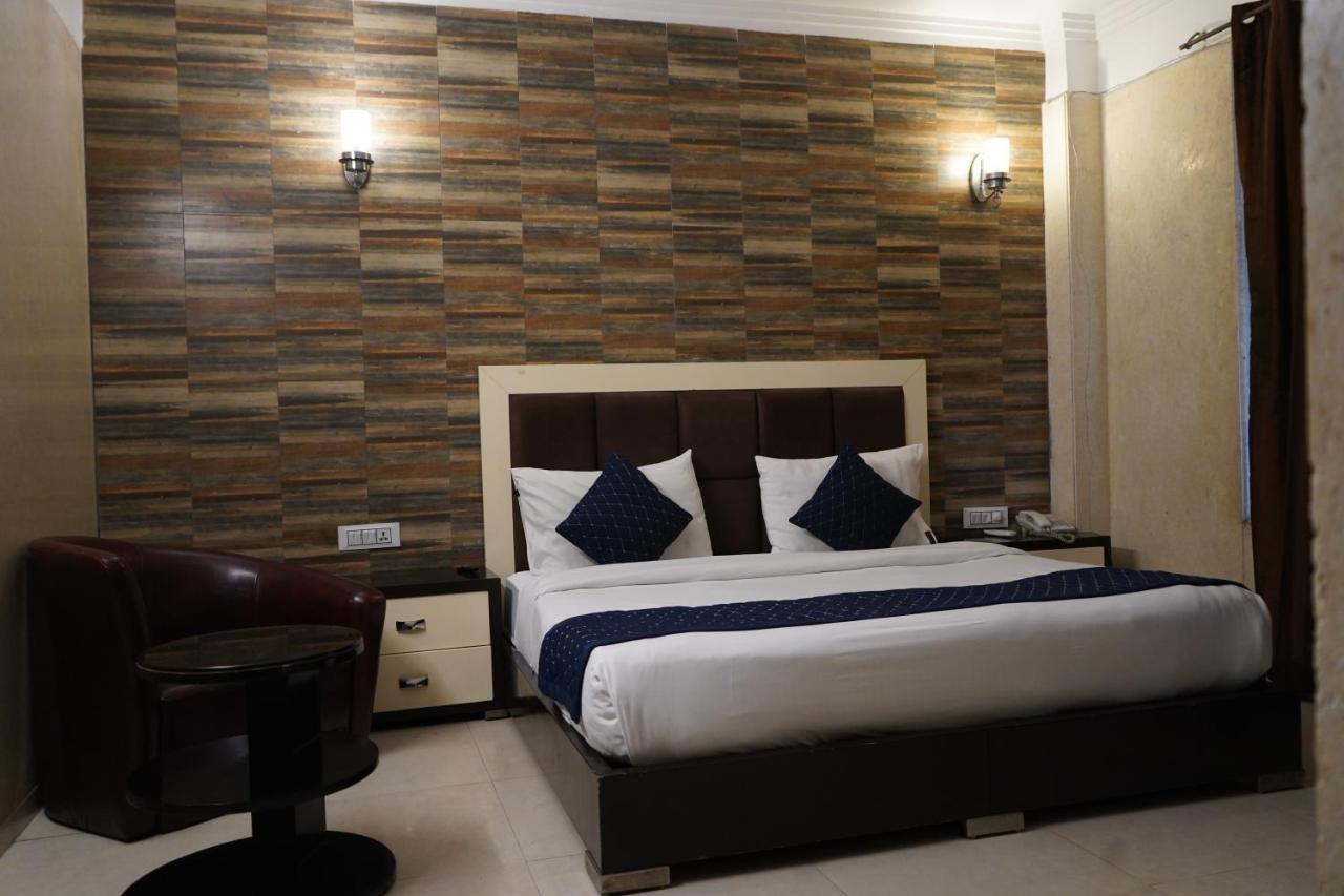 Hotel O Delhi, Near Karol Bagh Main Market And Metro Station نيودلهي المظهر الخارجي الصورة