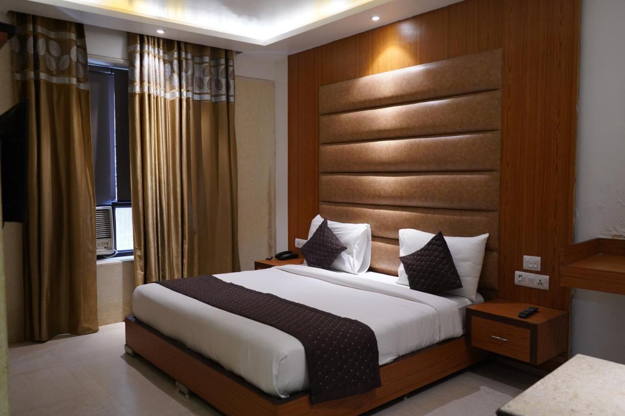Hotel O Delhi, Near Karol Bagh Main Market And Metro Station نيودلهي المظهر الخارجي الصورة