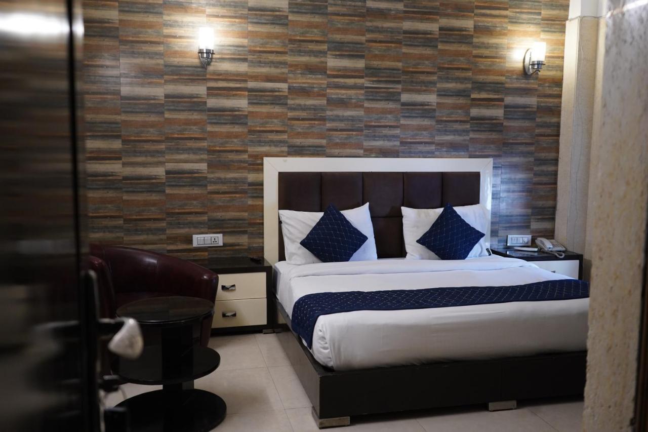 Hotel O Delhi, Near Karol Bagh Main Market And Metro Station نيودلهي المظهر الخارجي الصورة