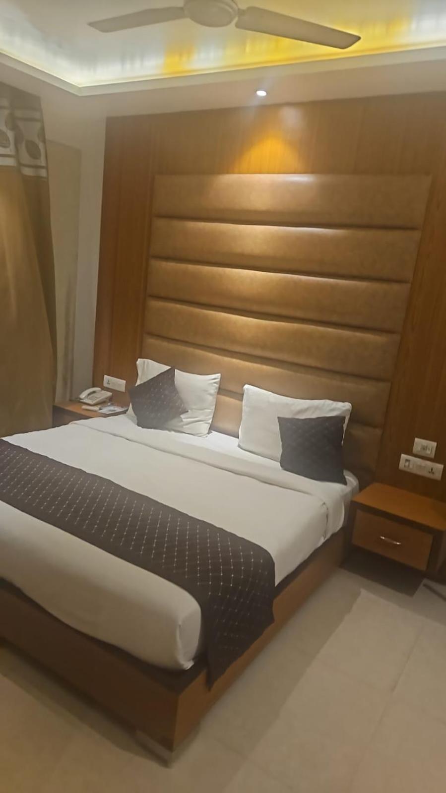 Hotel O Delhi, Near Karol Bagh Main Market And Metro Station نيودلهي المظهر الخارجي الصورة